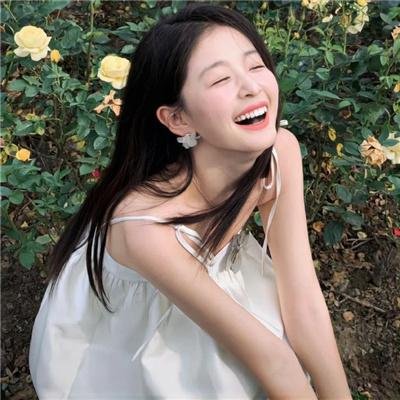 茜色少女